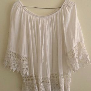 Flowy white shirt with lace